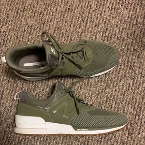 Men’s new balance sneakers